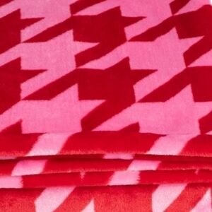 Lug Houndstooth Pink Cuddle Throw